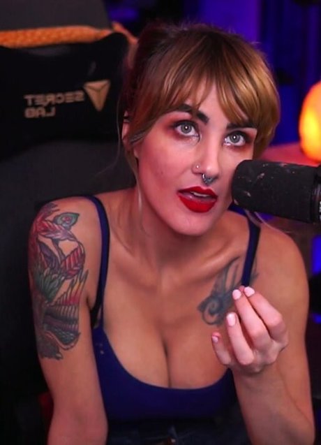 足 熟女 オンリーファンズ アートヌード 写真