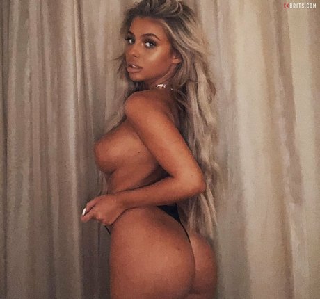 濃厚なヌードオンリーファンズ ポルノ ギャラリー