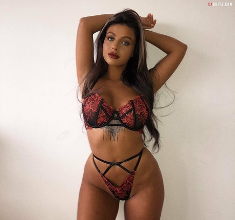 Chloe Elizabeth 裸モデル 写真