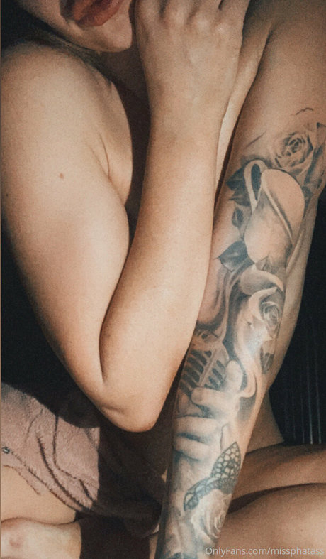 尖ったおっぱいオンリーファンズ ベスト 画像