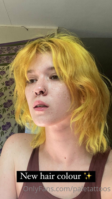 巨乳ストリップオンリーファンズ ホット裸 画像