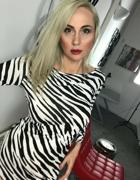 ヌード妻オンリーファンズ xxx 写真