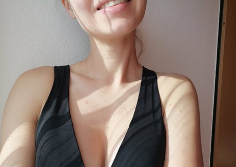 トランス熟女オンリーファンズ 美しい裸 写真