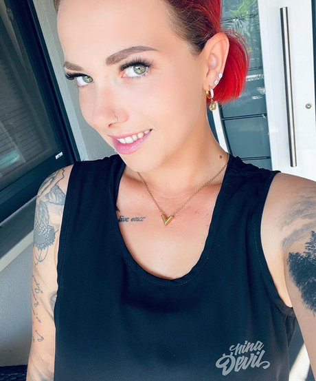 NinaDevil かわいいスター ギャラリー