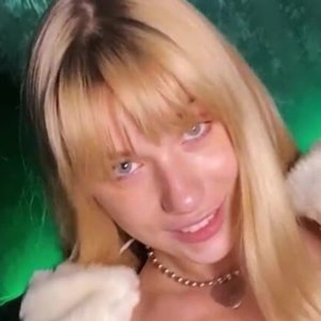 トランス熟女オンリーファンズ ホット裸 写真