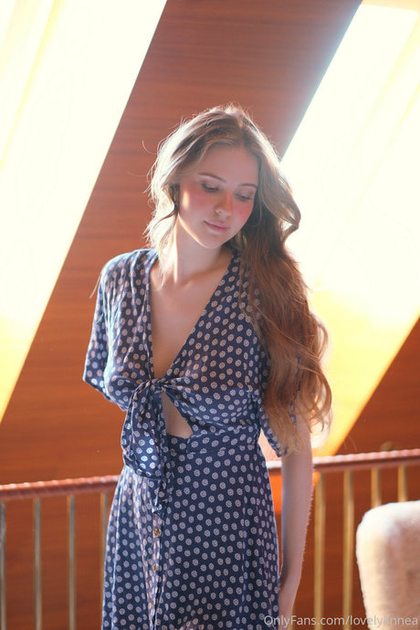 Lovely Linnea 裸のスター 写真