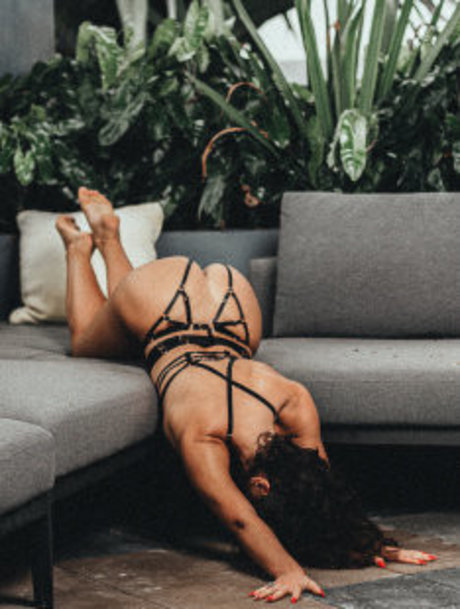 ヌード熟女オンリーファンズ 美しいポルノ ギャラリー