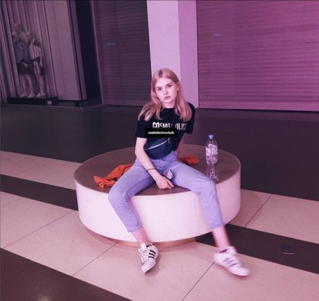 Milka Feer 無料女優 写真