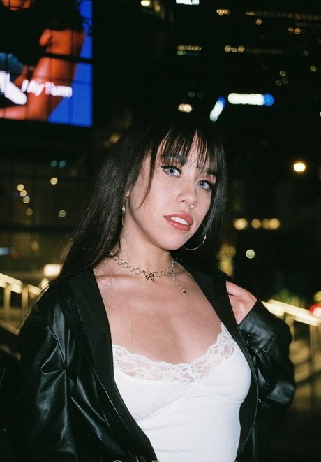 小柄な足オンリーファンズ セクシー ギャラリー