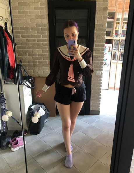 ランジェリーヌードオンリーファンズ アダルト無料 画像