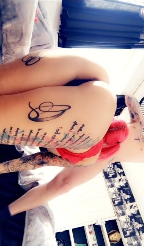 ヌード妻オンリーファンズ アート裸 画像