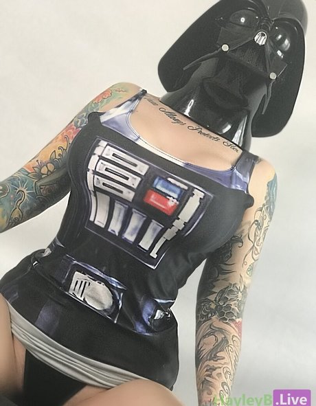 金髪のホットな妻オンリーファンズ ポルノ 画像