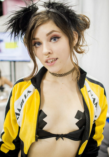 Emma Choice ヌード女優 アーカイブ