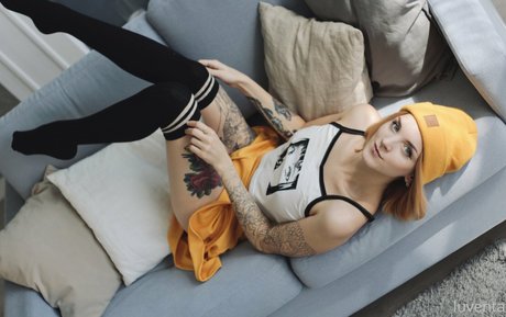 カーリーエボニーオンリーファンズ セックス 写真