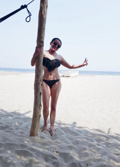 Tania Ivette_ アートモデル 写真