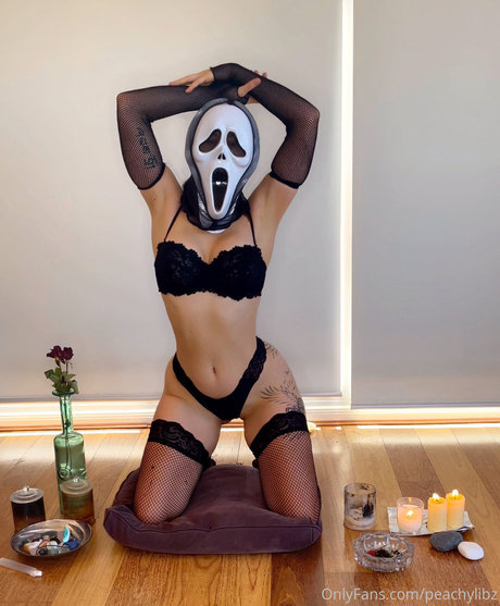 Peachylibz 美しいポルノスター 写真