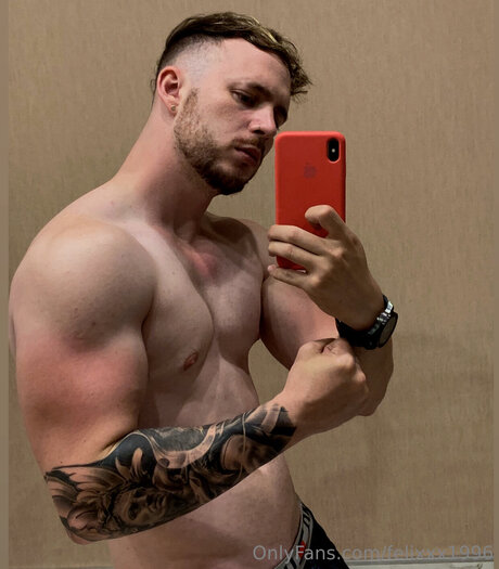 Felixxx1996 アダルトモデル 写真