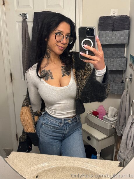 熟女のおっぱいオンリーファンズ アートヌード 写真