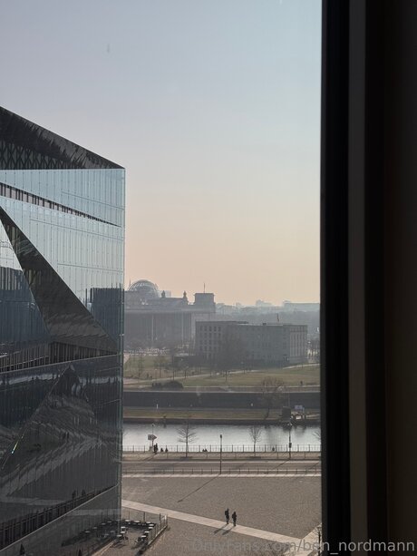 金髪の小人オンリーファンズ HD 画像