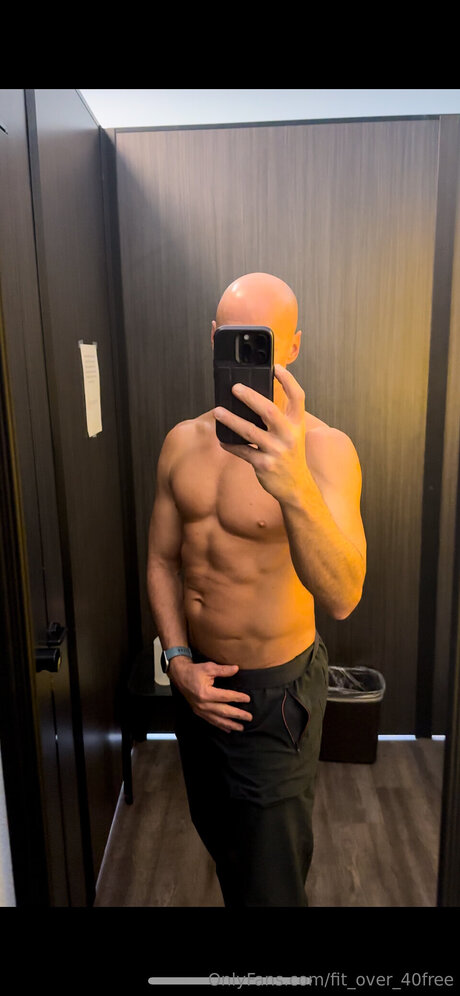 The Naked Trainer Free 独占女優 写真