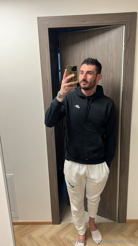 ヌード熟女オンリーファンズ ホットセックス 写真