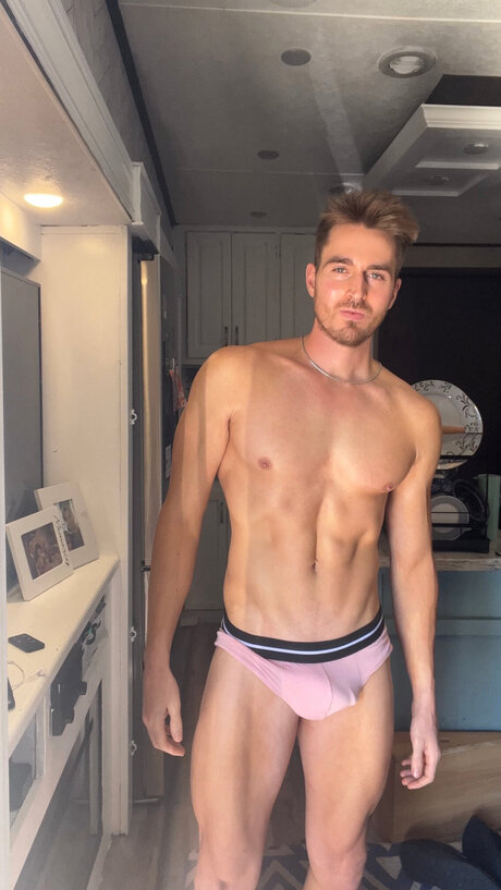 ニューハーフが男とセックスするオンリーファンズ ポルノグラフィック 画像