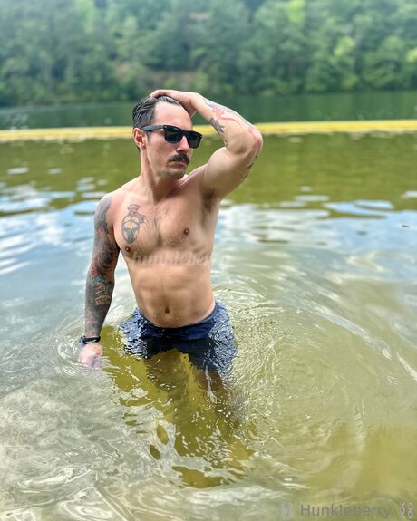 Im Your Hunkleberry 裸モデル 写真