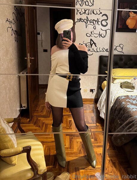 Rebe Rabbit ポルノスター ヌード 画像