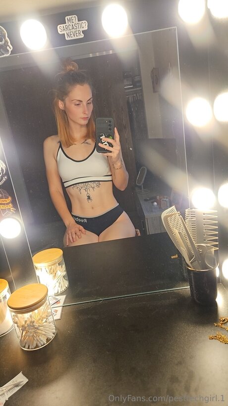 Pesttechgirl 1 裸モデル アーカイブ