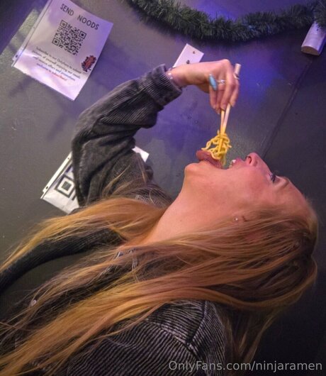 Ninjaramen トップポルノスター 写真