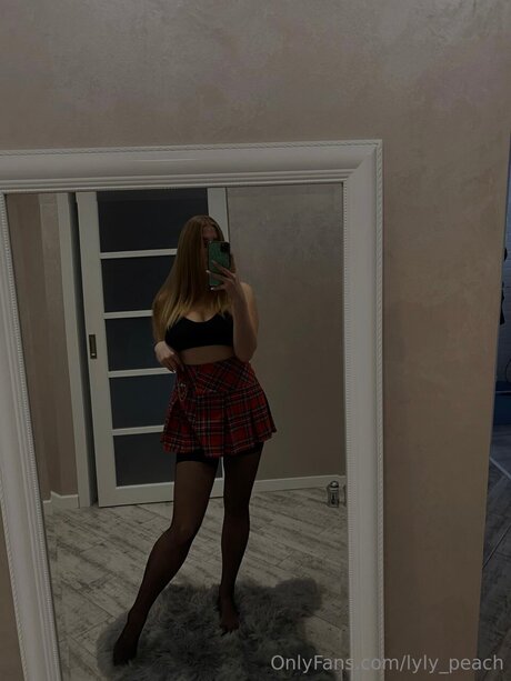 Lyly Peach ホットモデル 写真