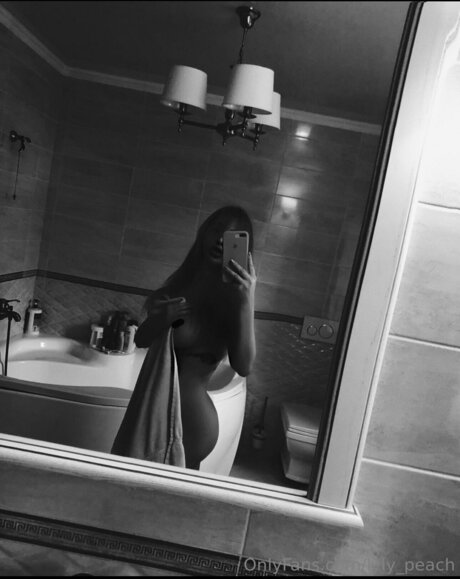 Lyly Peach 美しいモデル 写真