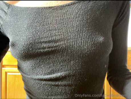 パンツを食い込ませるオンリーファンズ ポルノ 画像