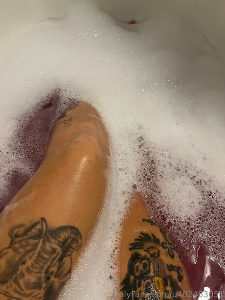 U402463051 エロティックなモデル 写真