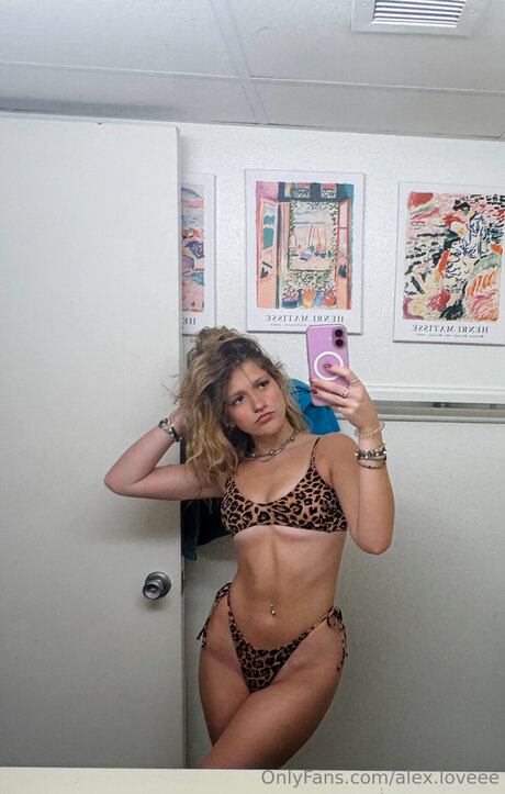 Alex Loveee 独占女優 写真