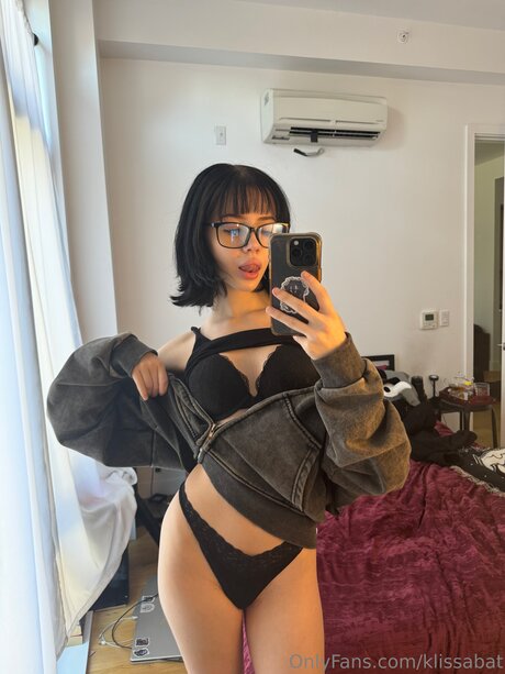 Klissabat エロティックなポルノスター 写真