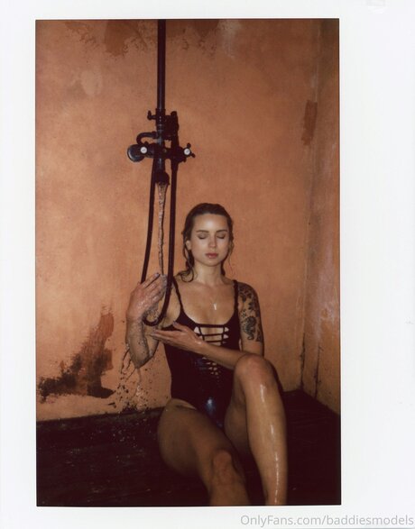 ベビーシッターオンリーファンズ 無料ヌード 画像