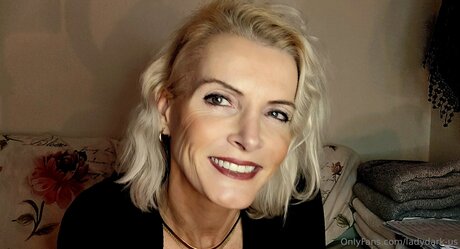 Ladydark Us 完璧なスター 写真