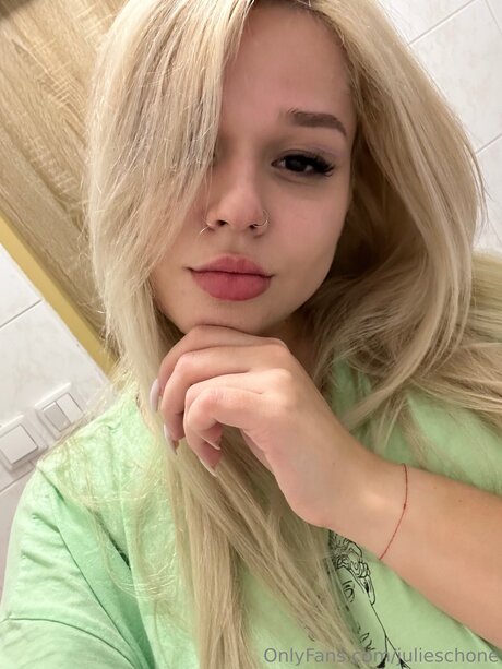 Julieschone トップモデル 写真