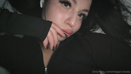 ティックトックスター オンリーファンズ アート裸 写真