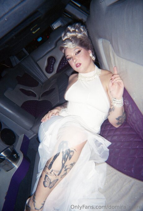 オタクプリンセスオンリーファンズ セクシーヌード 写真