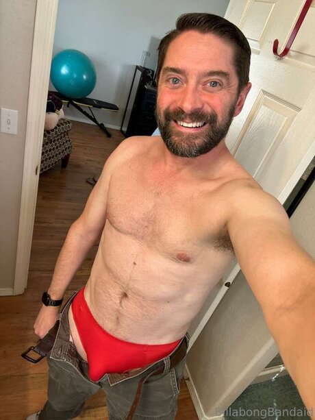 ティーンフィンガリングオンリーファンズ ポルノ 画像