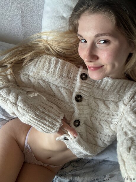 Babyemilyx 高品質スター 写真