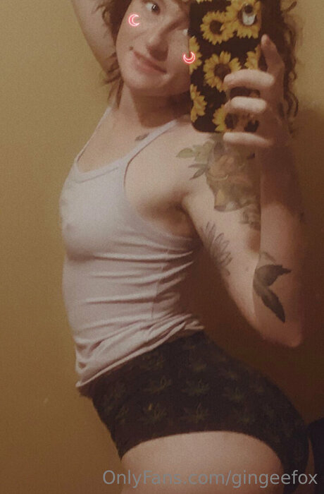 巨乳で痩せているオンリーファンズ ポルノ 写真