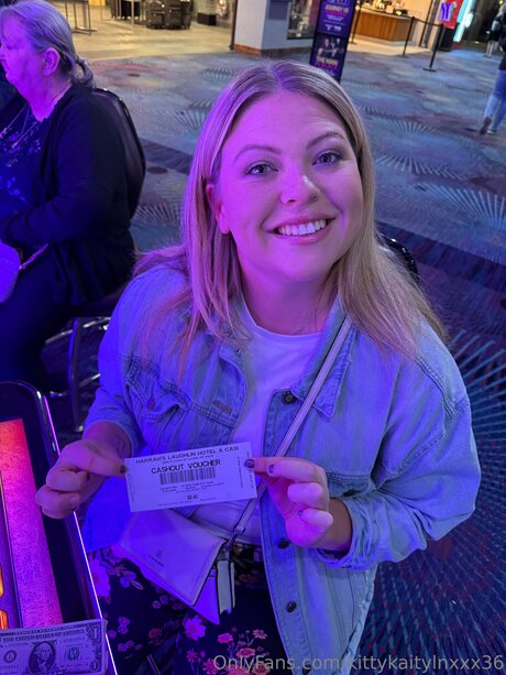 Kaitlyn9286 セクシー女優 画像