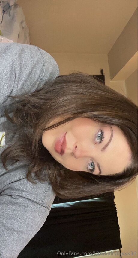 中出しプリンセスオンリーファンズ ポルノグラフィック 写真