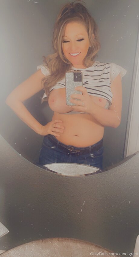 Kandigrant 裸の女優 写真