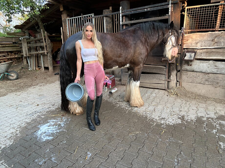 Leonie Sanders アートスター 写真