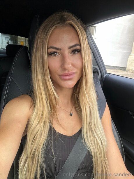 Leonie Sanders xxxモデル ギャラリー