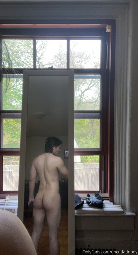 Uncutlatinboy ポルノモデル 写真